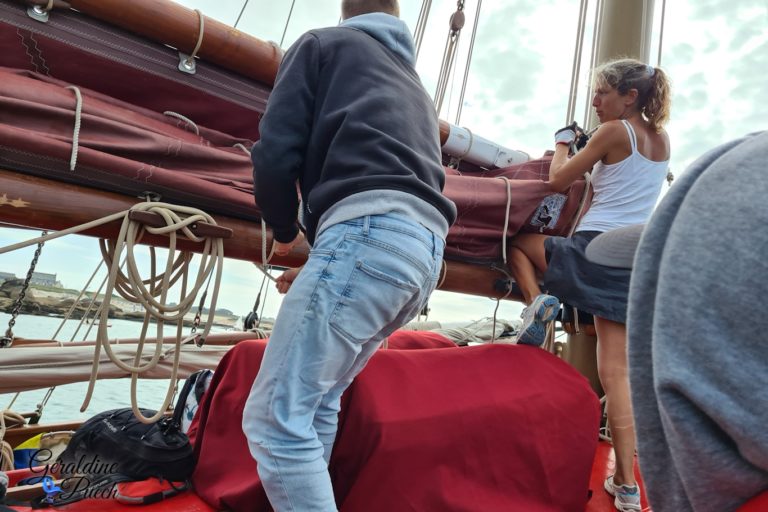 Rangement grand voile Les 7 îles sur le Sant C’hirec